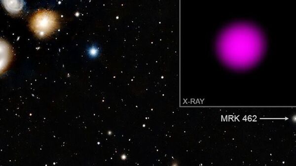 Em uma pequena galáxia anã a 110 milhões de anos-luz de distância, os astrônomos acabaram de encontrar um dos menores buracos negros supermassivos já vistos. O monstro no coração da galáxia Mrk 462 tem apenas 200.000 vezes a massa do Sol - Sputnik Brasil