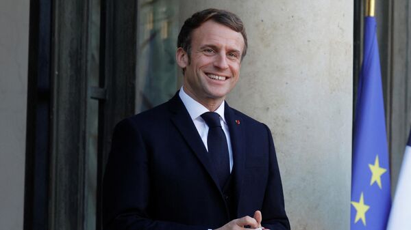 Presidente francês, Emmanuel Macron, antes da reunião com o presidente do Conselho Europeu para discutir prioridades da presidência francesa na UE, Palácio Elysee, Paris, 11 de janeiro de 2022 - Sputnik Brasil