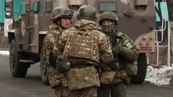 Militares das forças da paz russas da Organização do Tratado de Segurança Coletiva (CSTO, na sigla em inglês) no Cazaquistão - Sputnik Brasil