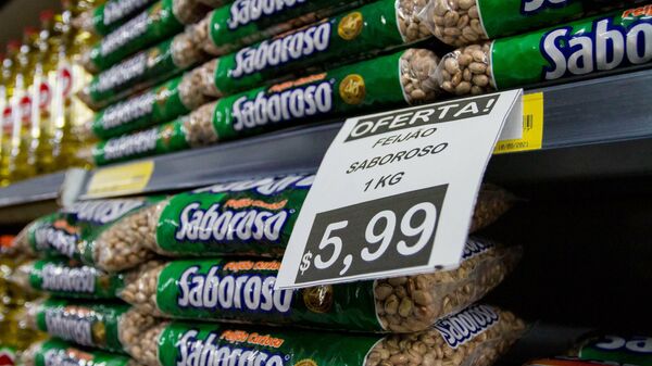 Em Limeira, no interior de São Paulo, alimentos são precificados em supermercado, em 11 de janeiro de 2022 - Sputnik Brasil