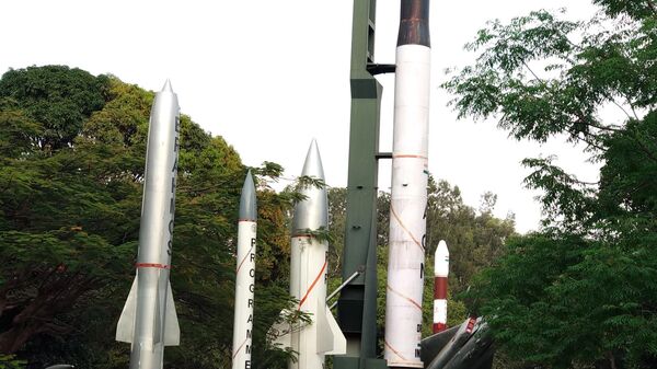 Réplicas de mísseis BrahMos (imagem de arquivo) - Sputnik Brasil