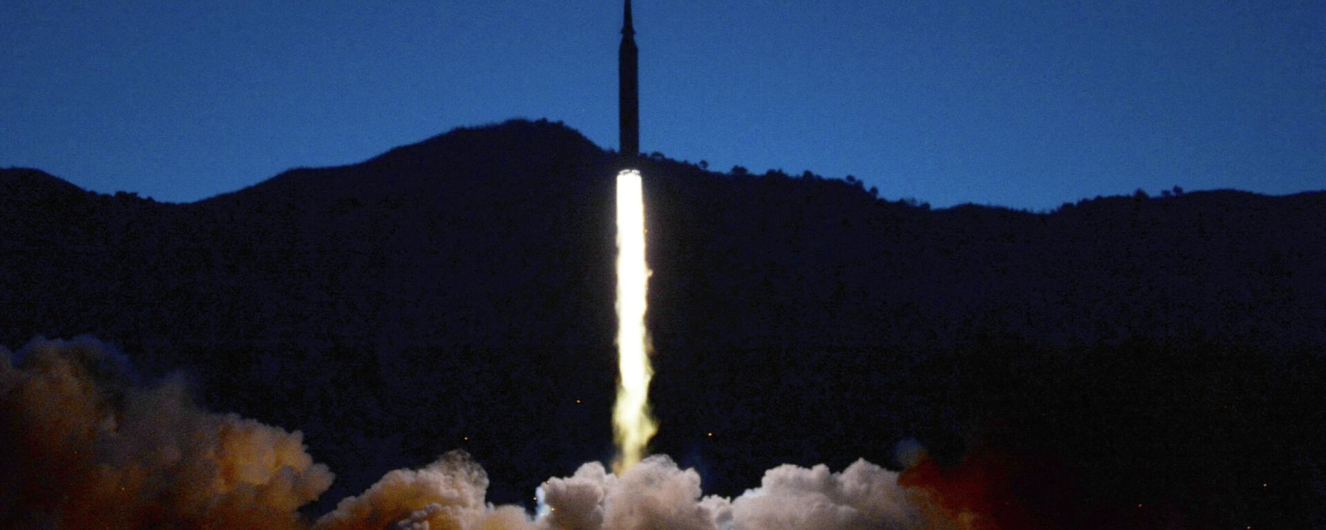 Teste de míssil hipersônico em lugar não revelado na Coreia do Norte, 11 de janeiro de 2022 - Sputnik Brasil, 1920, 14.01.2022