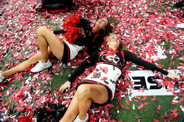 Animadoras de torcida da equipe universitária de futebol americano Georgia Bulldogs após vitória sobre o Alabama Crimson Tide 
 - Sputnik Brasil