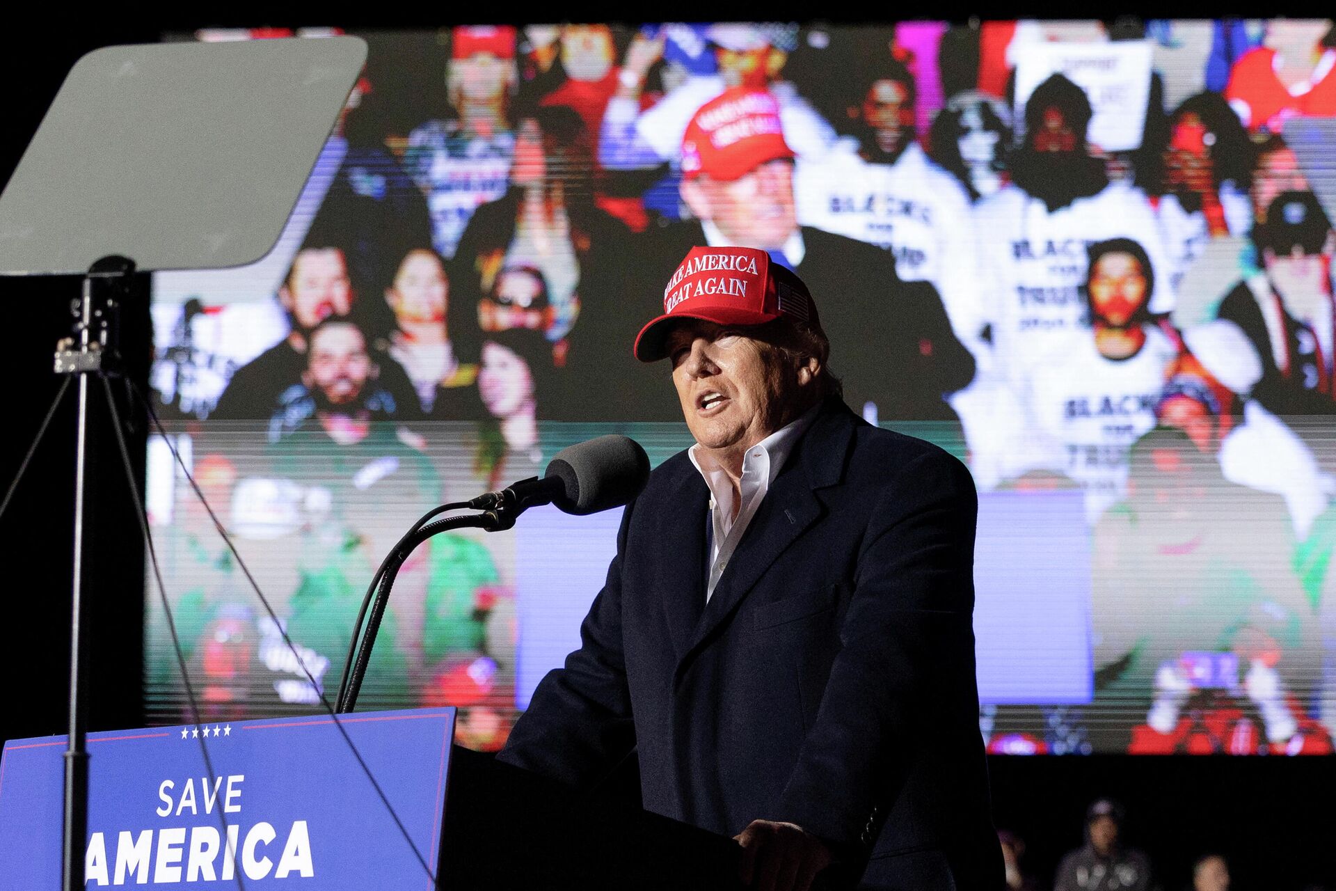 Donald Trump, ex-presidente dos EUA (2017-2021), durante comício em Florença, Arizona, EUA, 15 de janeiro de 2022 - Sputnik Brasil, 1920, 18.01.2022