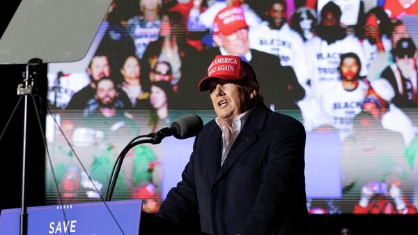 Donald Trump, ex-presidente dos EUA (2017-2021), durante comício em Florença, Arizona, EUA, 15 de janeiro de 2022 - Sputnik Brasil