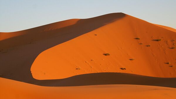 Imagem ilustrativa de dunas no deserto do Saara - Sputnik Brasil
