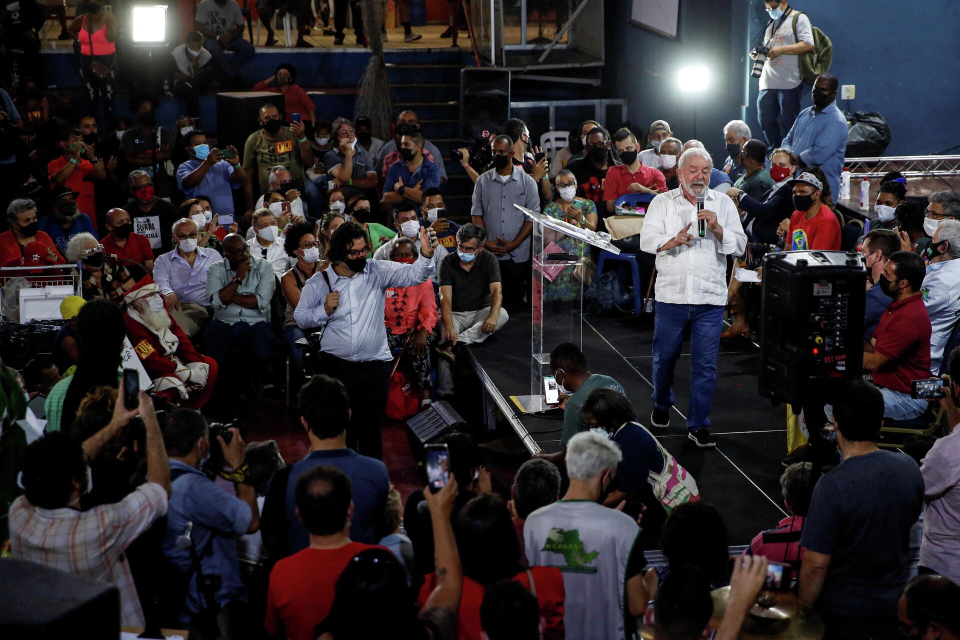 O ex-presidente Luiz Inácio Lula da Silva fala durante um evento com os Catadores de Resíduos em São Paulo, Brasil 22 de dezembro de 2021 - Sputnik Brasil, 1920, 19.01.2022