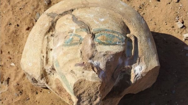 Um dos fragmentos de um túmulo greco-romano encontrado no oeste de Assuã, Egito - Sputnik Brasil