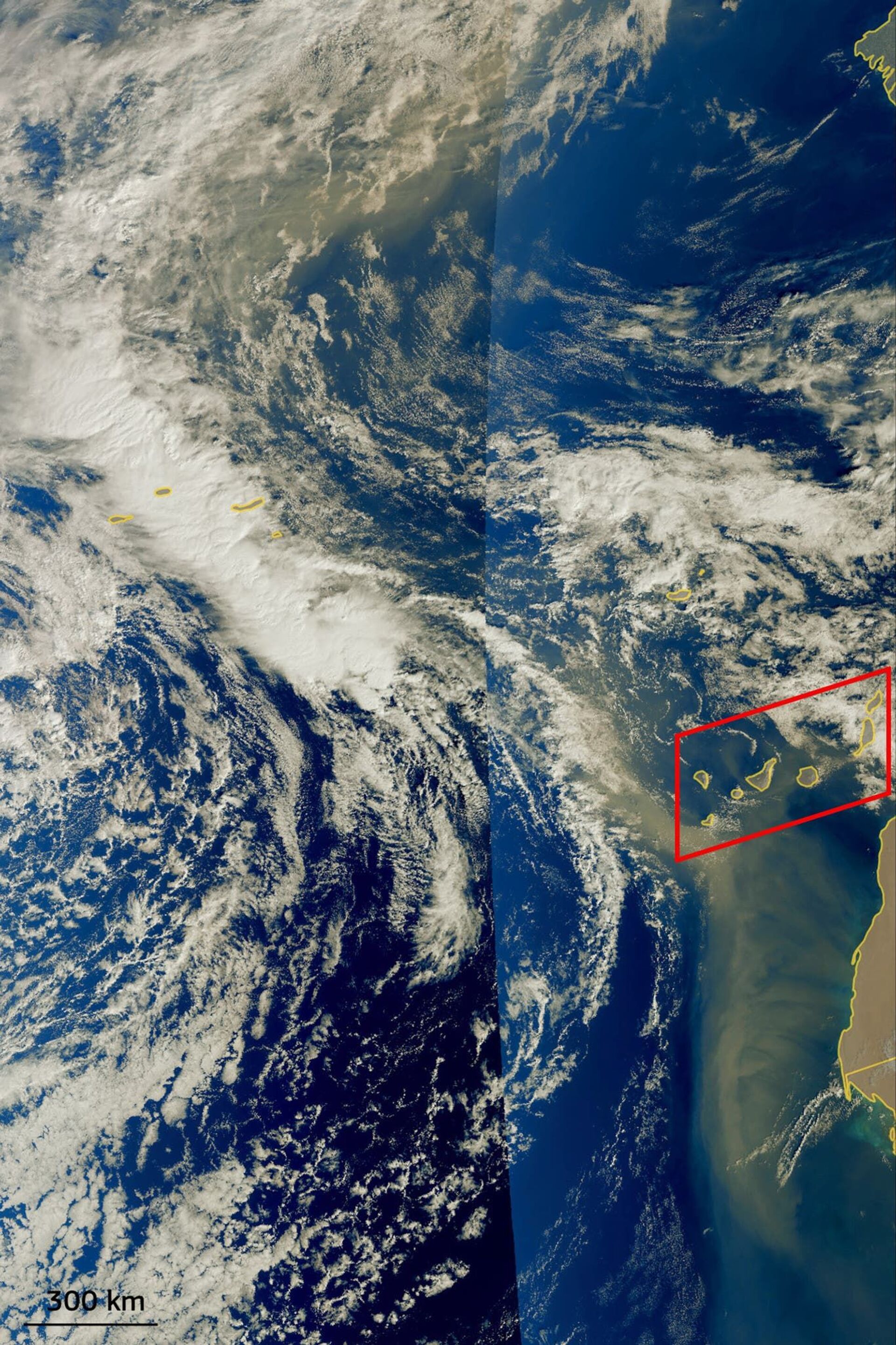 O Satélite Copernicus registrou a passagem da nuvem de poeira do Saara - Sputnik Brasil, 1920, 20.01.2022
