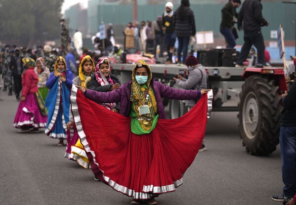 Artistas no ensaio do desfile para o próximo Dia da República em Nova Deli, Índia. - Sputnik Brasil
