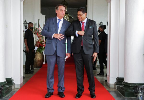 Presidente do Brasil, Bolsonaro visita o Suriname para discutir cooperação na área de petróleo e gás  - Sputnik Brasil