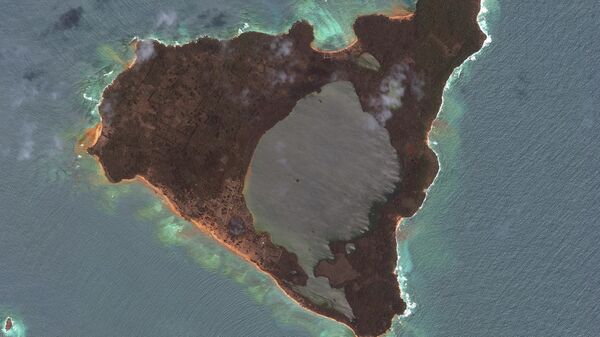 Imagem de satélite da ilha Nomuka após erupção do vulcão Hunga Tonga-Hunga Haapa, em Tonga, 20 de janeiro de 2022 - Sputnik Brasil