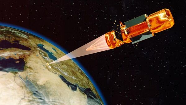Satélite disparando um feixe de partículas na Terra em algum lugar perto do Irã em apresentação dos EUA sobre domínio espacial em fevereiro de 1997 - Sputnik Brasil