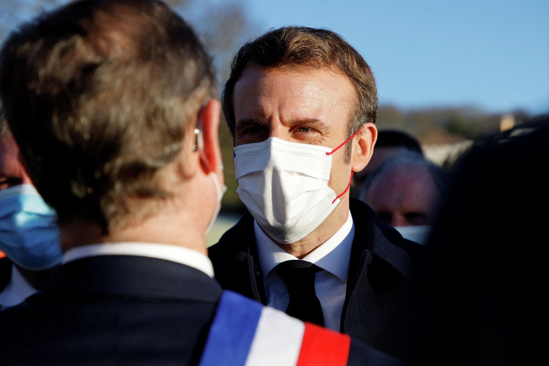 Presidente francês, Emmanuel Macron, durante visita a centro de saúde em Bourganeuf, França, 24 de janeiro de 2022 - Sputnik Brasil, 1920, 25.01.2022