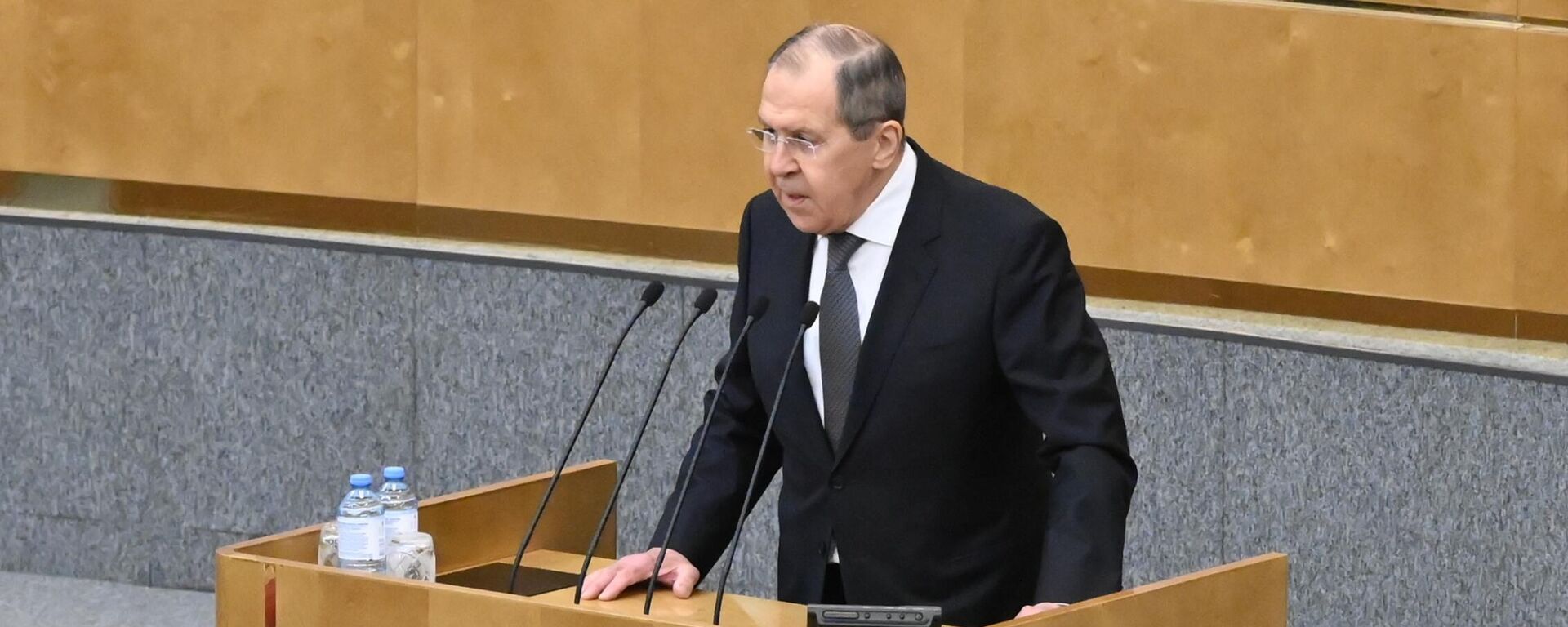 Chanceler russo, Sergei Lavrov, fala na sessão plenária da câmara baixa do Parlamento da Rússia, Moscou, 26 de janeiro de 2022 - Sputnik Brasil, 1920, 26.01.2022