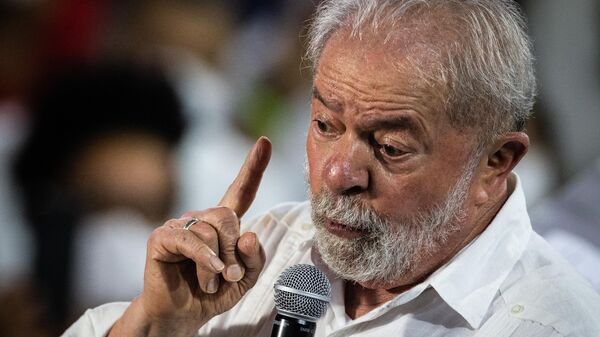 Mantendo uma tradição que já dura 18 anos, O ex-presidente Luiz Inácio Lula da Silva participa do Natal dos Catadores, no Sindicato dos Bancários e Financiários de São Paulo, Osasco e Região, em São Paulo, em 22 de dezembro de 2021 - Sputnik Brasil