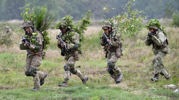 Soldados participam de um exercício no campo de treinamento militar de Yavoriv, perto de Lvov, Ucrânia Ocidental, sexta-feira, 24 de setembro de 2021 - Sputnik Brasil