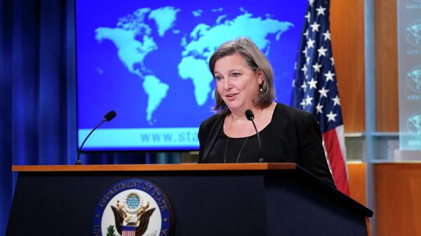 A subsecretária de Assuntos Políticos do Departamento de Estado dos EUA, Victoria Nuland, fala durante um briefing no Departamento de Estado, em Washington, em 27 de janeiro de 2022 - Sputnik Brasil