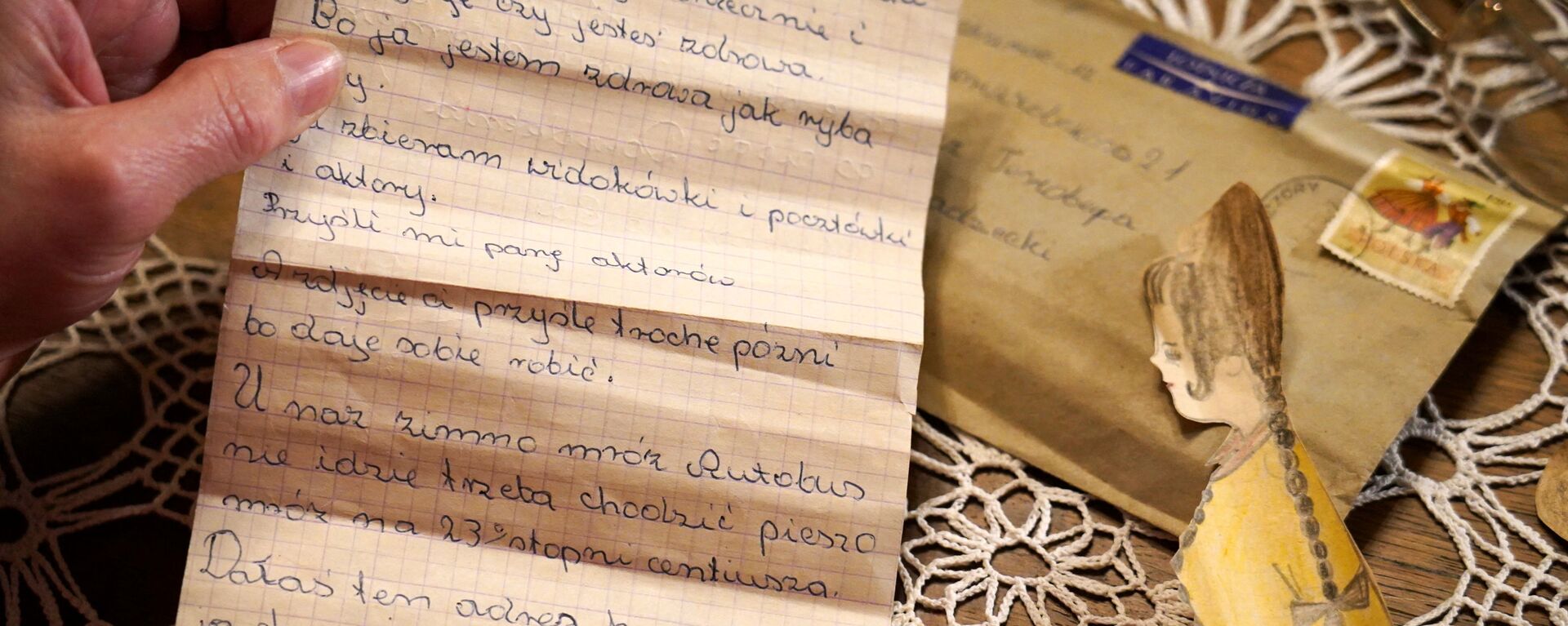 Carta enviada 50 anos atrás continha bonecas de papel e desenho de rosa - Sputnik Brasil, 1920, 28.01.2022