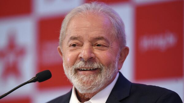 O ex-presidente brasileiro Luiz Inácio Lula da Silva fala durante uma coletiva de imprensa em Brasília, em 8 de outubro de 2021 - Sputnik Brasil
