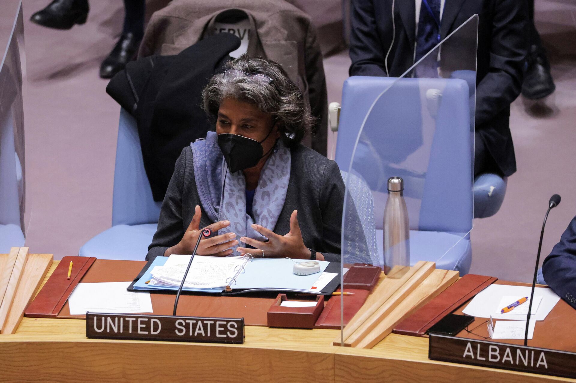 A embaixadora dos EUA nas Nações Unidas Linda Thomas-Greenfield participa de reunião do Conselho de Segurança da ONU sobre a situação entre Rússia e Ucrânia, na sede das Nações Unidas em Manhattan, Nova York, EUA, 31 de janeiro de 2022 - Sputnik Brasil, 1920, 31.01.2022