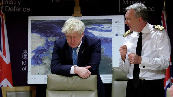 Premiê britânico, Boris Johnson, no Ministério da Defesa, falando sobre situação na Ucrânia, Londres, Inglaterra, 26 de janeiro de 2022. - Sputnik Brasil
