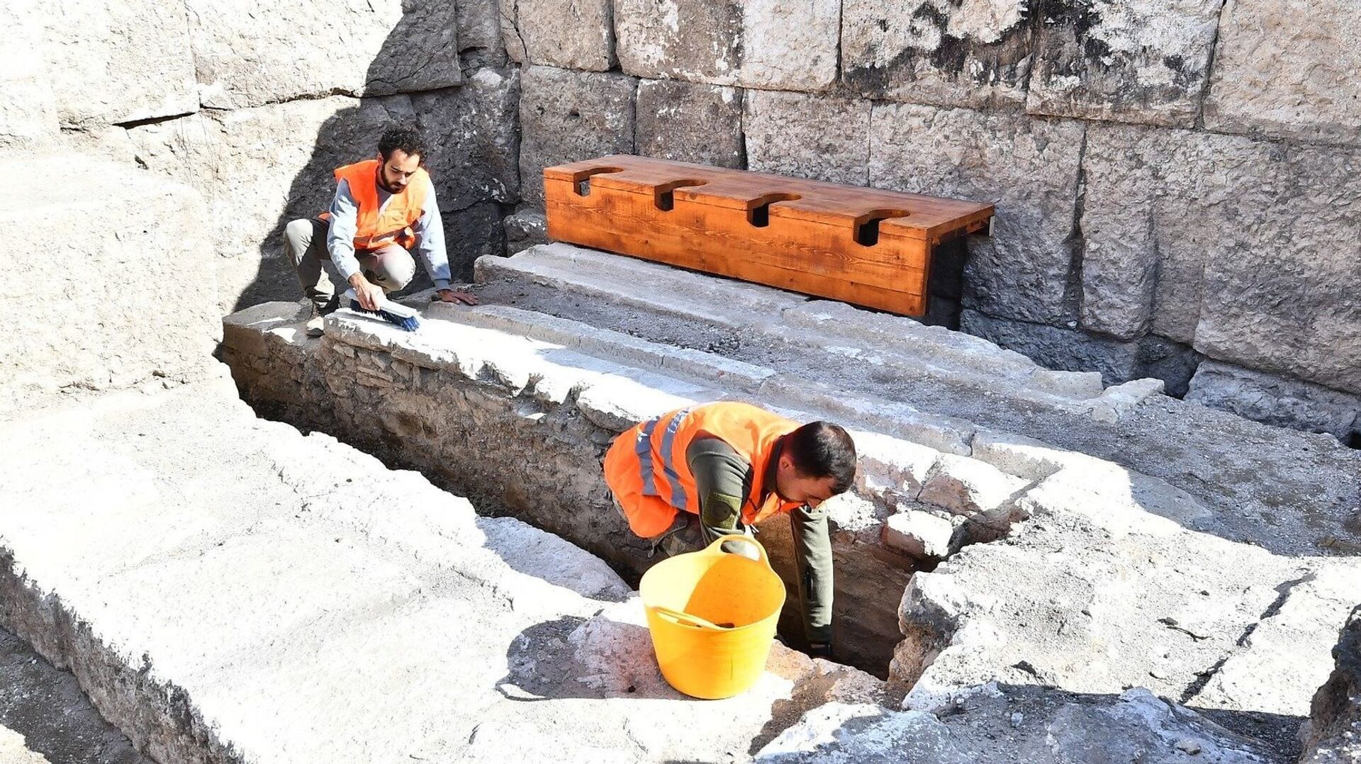 Arqueólogos encontraram banheiro coletivo em teatro na Turquia - Sputnik Brasil, 1920, 01.02.2022