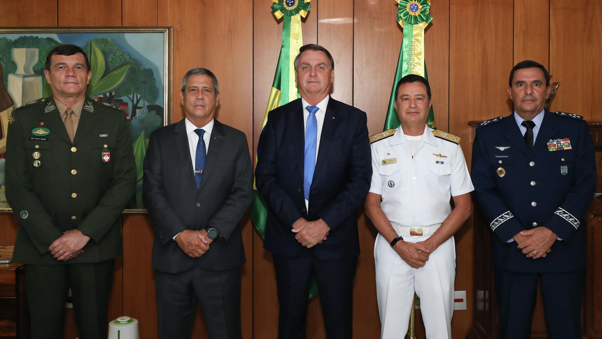 O presidente, Jair Bolsonaro, em encontro com os novos comandantes das Forças Armadas, 31 de março de 2021 - Sputnik Brasil, 1920, 04.02.2022