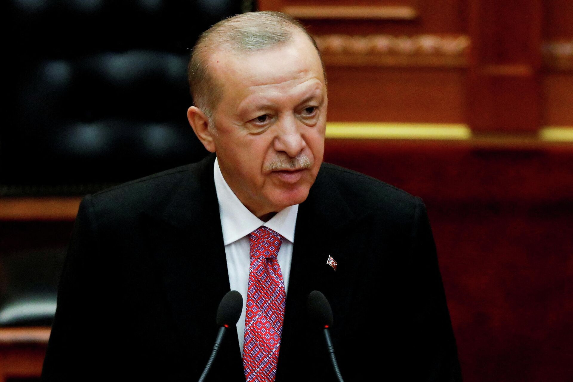 Presidente turco, Recep Tayyip Erdogan, discursa no Parlamento albanês, em Tirana, 17 de janeiro de 2022 - Sputnik Brasil, 1920, 02.02.2022