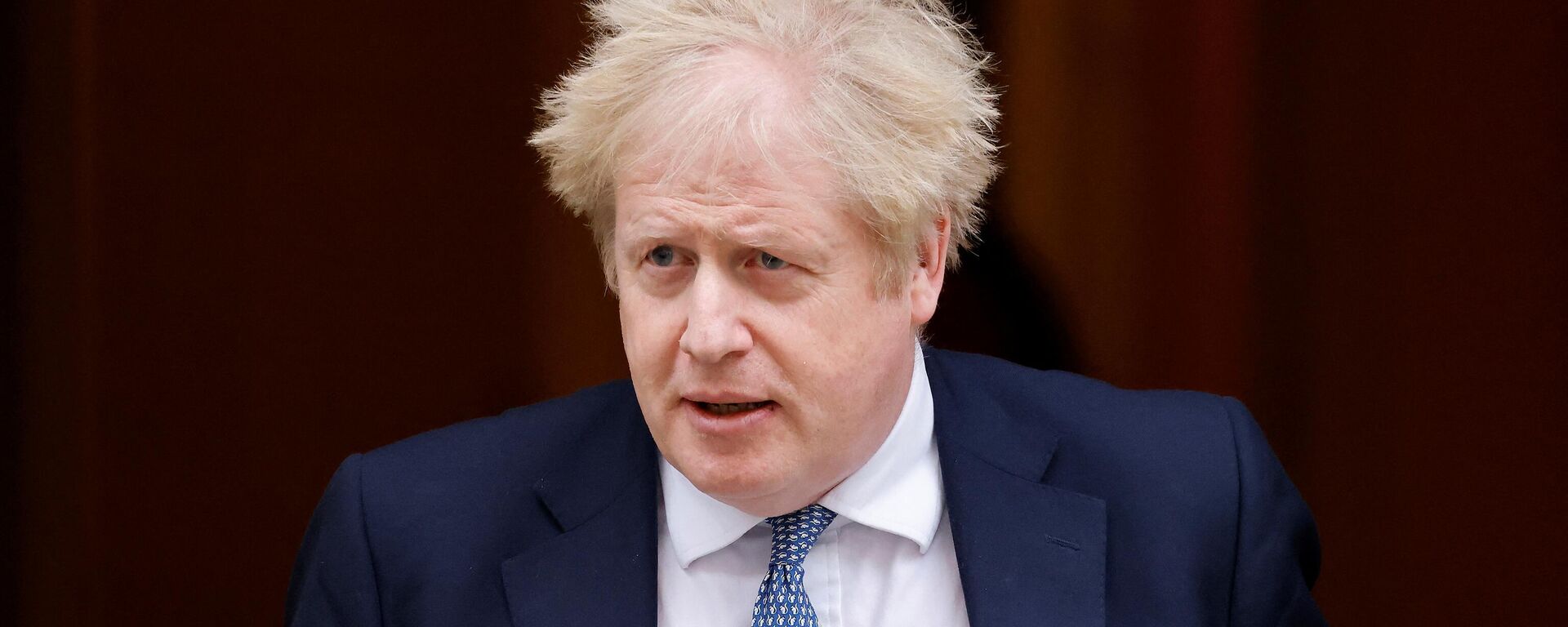 Então primeiro-ministro britânico, Boris Johnson deixa a sede do governo, no centro de Londres, em 2 de fevereiro de 2022 - Sputnik Brasil, 1920, 07.07.2022