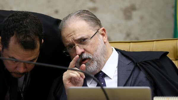 O procurador-geral da República, Augusto Aras, durante sessão do Supremo Tribunal Federal (STF), então sob a presidência do ministro Dias Toffoli, em 27 de abril de 2020 (foto de arquivo) - Sputnik Brasil