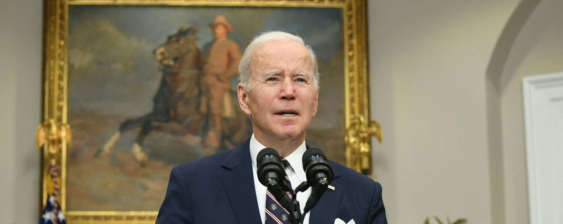 O presidente dos EUA, Joe Biden, fala sobre operação de contraterrorismo na Síria da Sala Roosevelt da Casa Branca, Washington, 3 de fevereiro de 2022. - Sputnik Brasil, 1920, 23.02.2022
