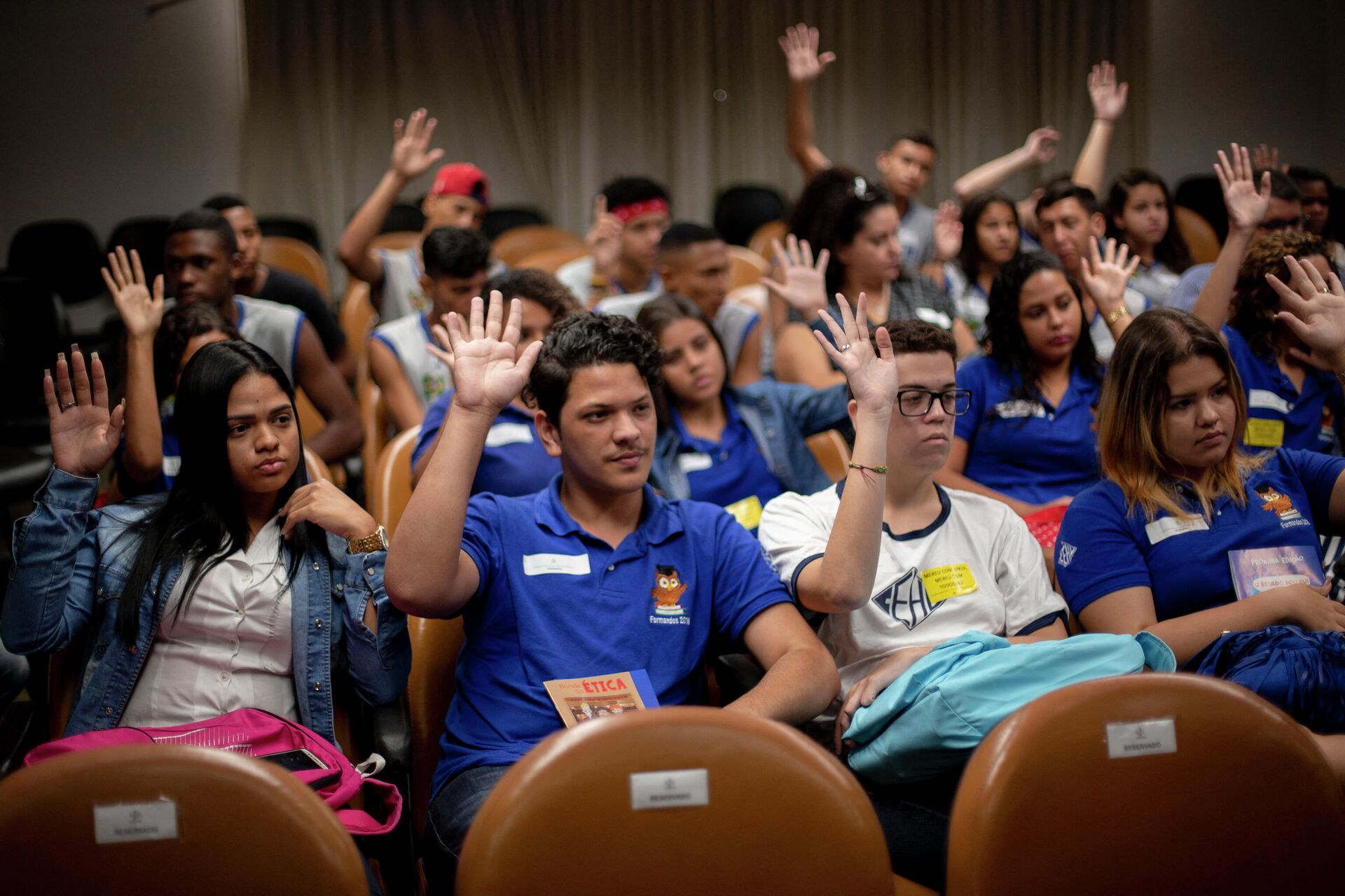 Jovens assistem a palestra sobre o sistema eleitoral brasileiro no Tribunal Regional Eleitoral do Rio de Janeiro, Brasil, em 26 de setembro de 2018 - Sputnik Brasil, 1920, 04.05.2022