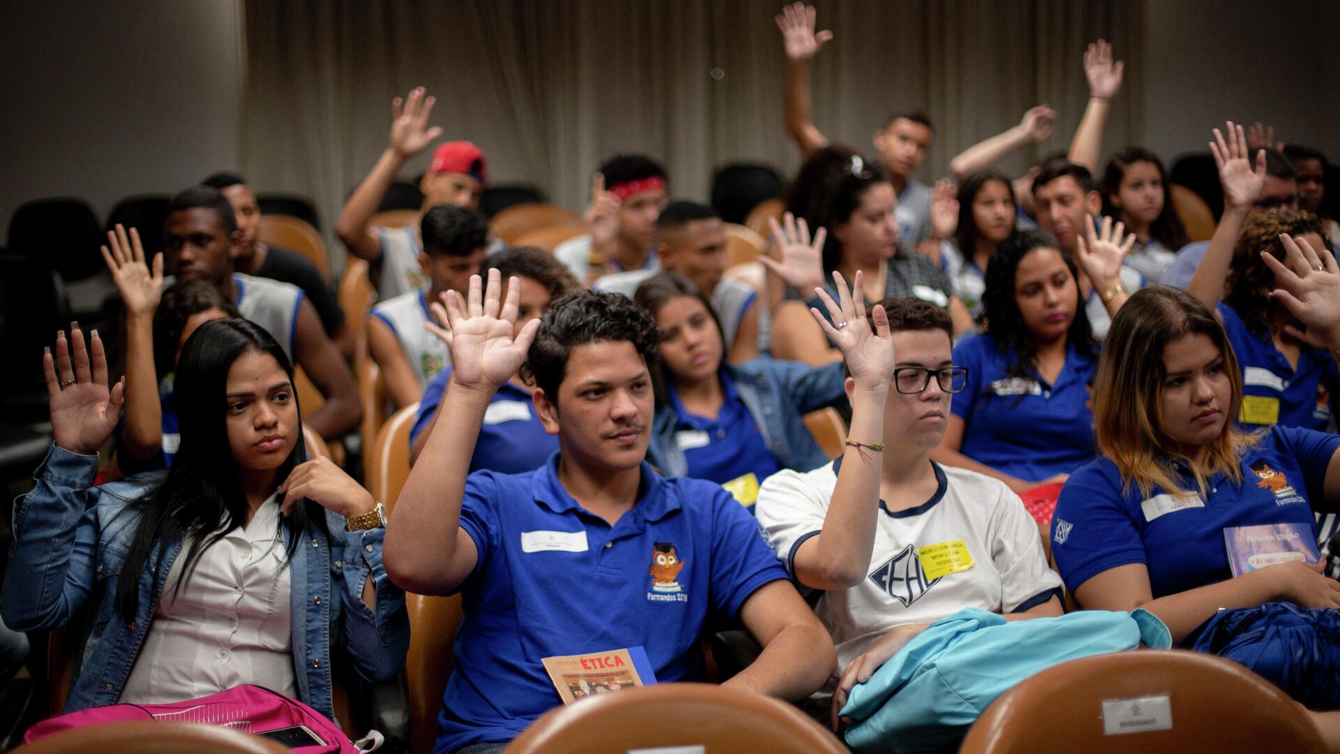 Jovens assistem a palestra sobre o sistema eleitoral brasileiro no Tribunal Regional Eleitoral do Rio de Janeiro, Brasil, em 26 de setembro de 2018 - Sputnik Brasil, 1920, 04.02.2022