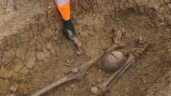 Arqueólogos descobrem túmulos romanos com esqueletos decapitados - Sputnik Brasil