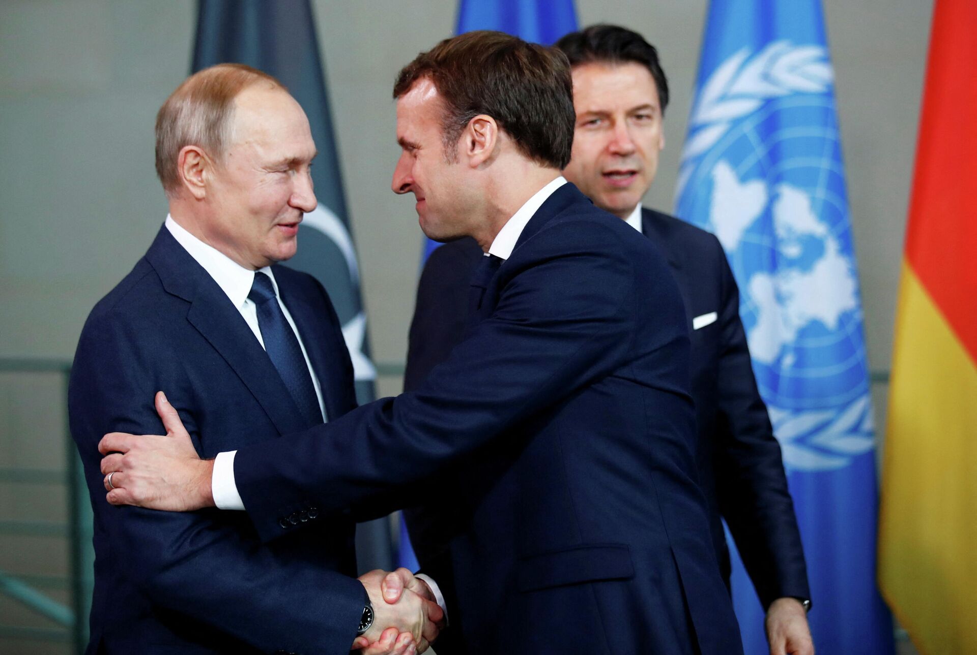 Presidente russo, Vladimir Putin, e o presidente francês, Emmanuel Macron, durante cúpula em Berlim, Alemanha, 19 de janeiro de 2020 - Sputnik Brasil, 1920, 07.02.2022