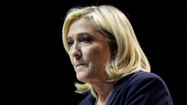 Marine Le Pen, líder do partido de extrema direita Reagrupamento Nacional da França (RN) e candidata à eleição presidencial francesa de 2022 durante comício em Reims, 5 de fevereiro de 2022 - Sputnik Brasil