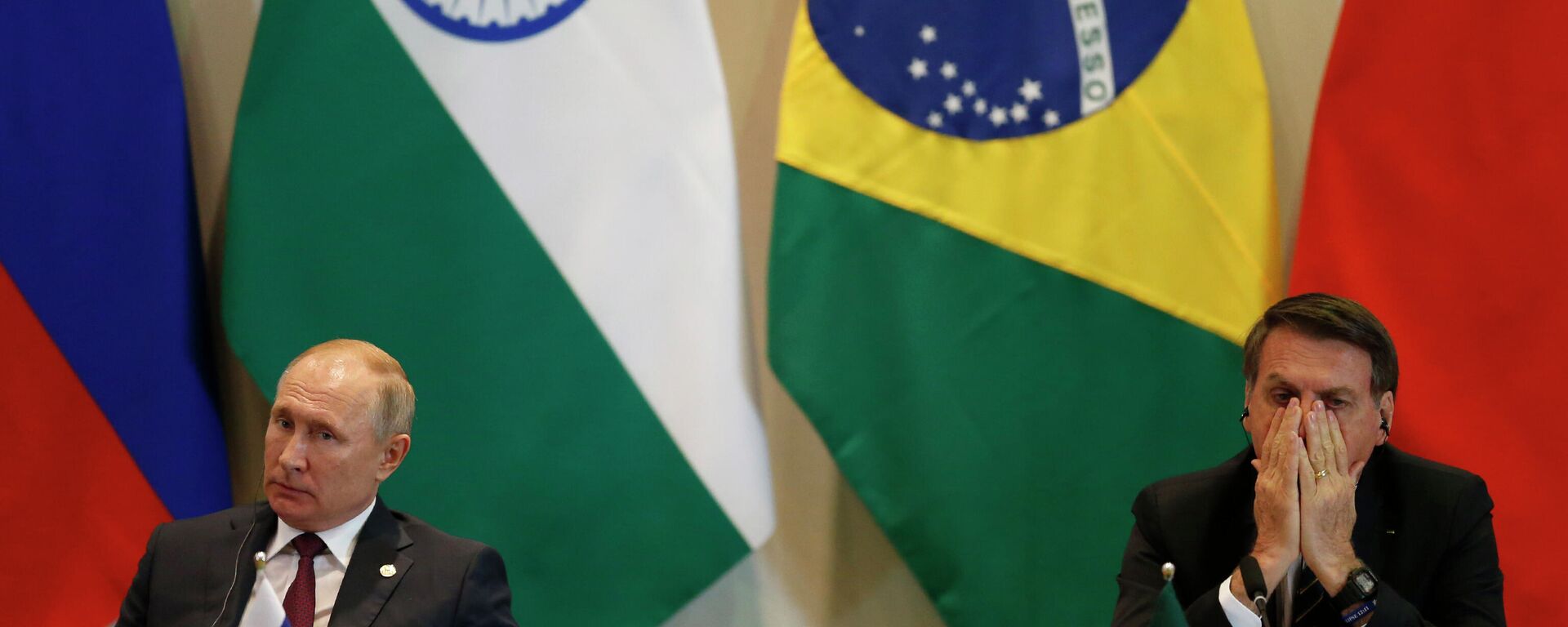 O presidente da Rússia, Vladimir Putin (à esquerda), e o presidente do Brasil, Jair Bolsonaro, durante o Diálogo dos Líderes com o Conselho Empresarial do BRICS e o Novo Banco de Desenvolvimento, no Palácio do Itamaraty, em Brasília, em 14 de novembro de 2019 (foto de arquivo) - Sputnik Brasil, 1920, 24.06.2022