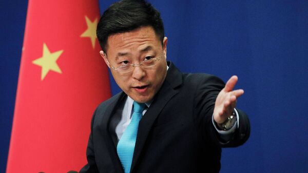 O porta-voz do Ministério das Relações Exteriores da China, Zhao Lijian, durante briefing diário no escritório do Ministério das Relações Exteriores em Pequim, 24 de fevereiro de 2020 - Sputnik Brasil