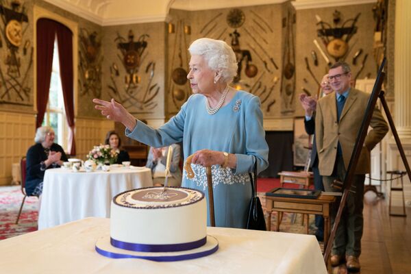 Rainha Elizabeth II do Reino Unido na celebração do 70º aniversário da sua subida ao trono. - Sputnik Brasil