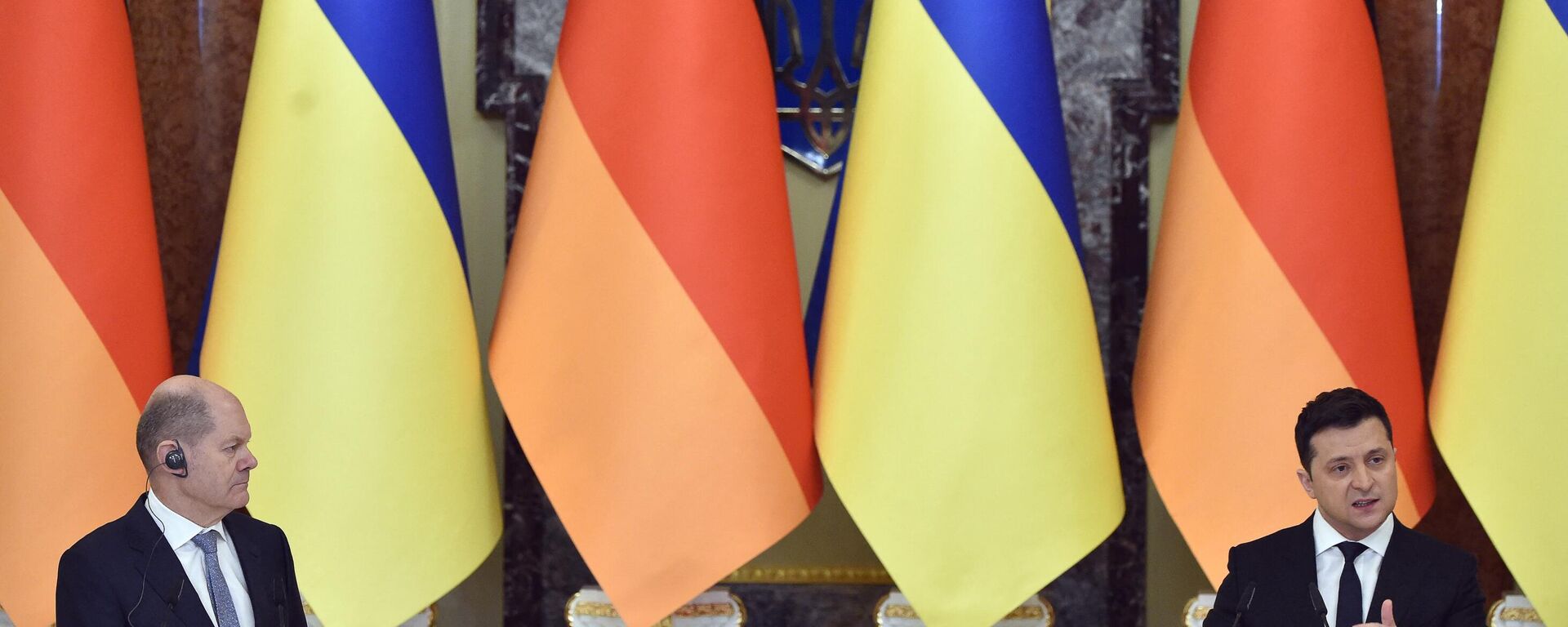 Vladimir Zelensky, presidente ucraniano, e Olaf Scholz, chanceler da Alemanha, participam de entrevista coletiva em Kiev, Ucrânia, 14 de fevereiro de 2022 - Sputnik Brasil, 1920, 14.02.2022