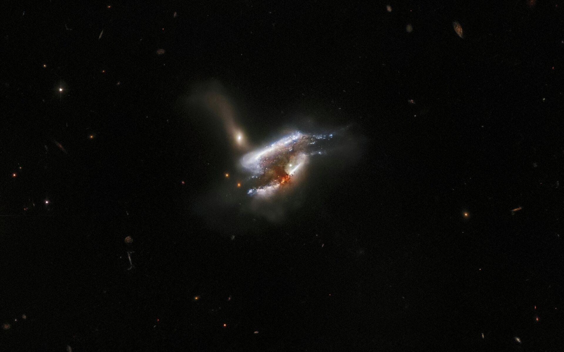 Hubble flagra colisão entre 3 galáxias a mais de 680 milhões de anos-luz da Terra - Sputnik Brasil, 1920, 15.02.2022