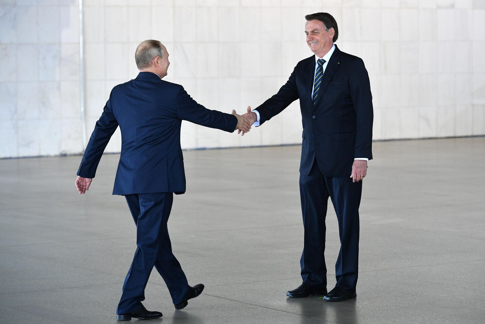 Presidente da Rússia, Vladimir Putin, e o presidente do Brasil, Jair Bolsonaro, durante cúpula do BRICS no Palácio do Itamaraty, 14 de novembro de 2019 - Sputnik Brasil, 1920, 30.03.2022