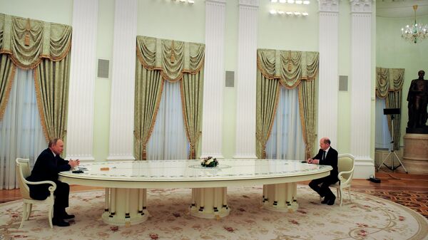 Vladimir Putin e Olaf Scholz durante reunião em Moscou, 15 de fevereiro de 2022 - Sputnik Brasil