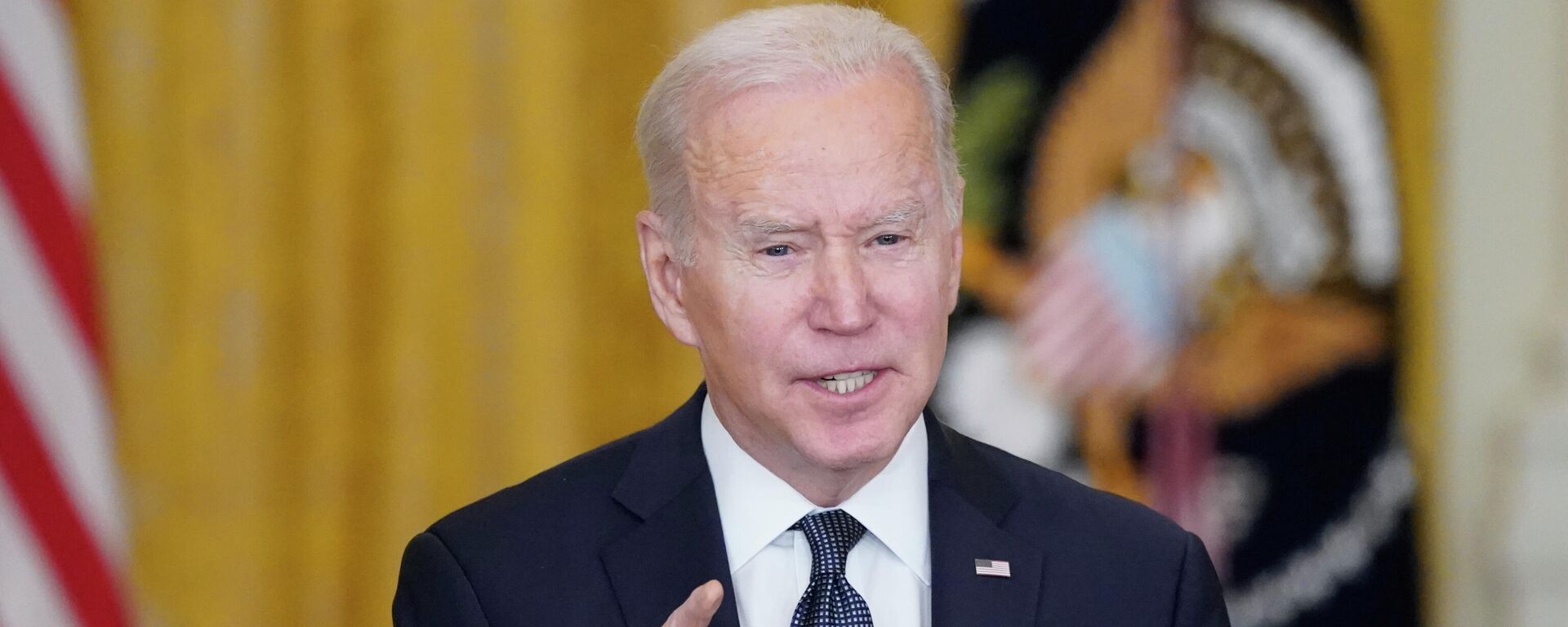 O presidente dos EUA, Joe Biden, fala à imprensa sobre a crise na Ucrânia na Casa Branca, em Washington, em 15 de fevereiro de 2022 - Sputnik Brasil, 1920, 15.02.2022