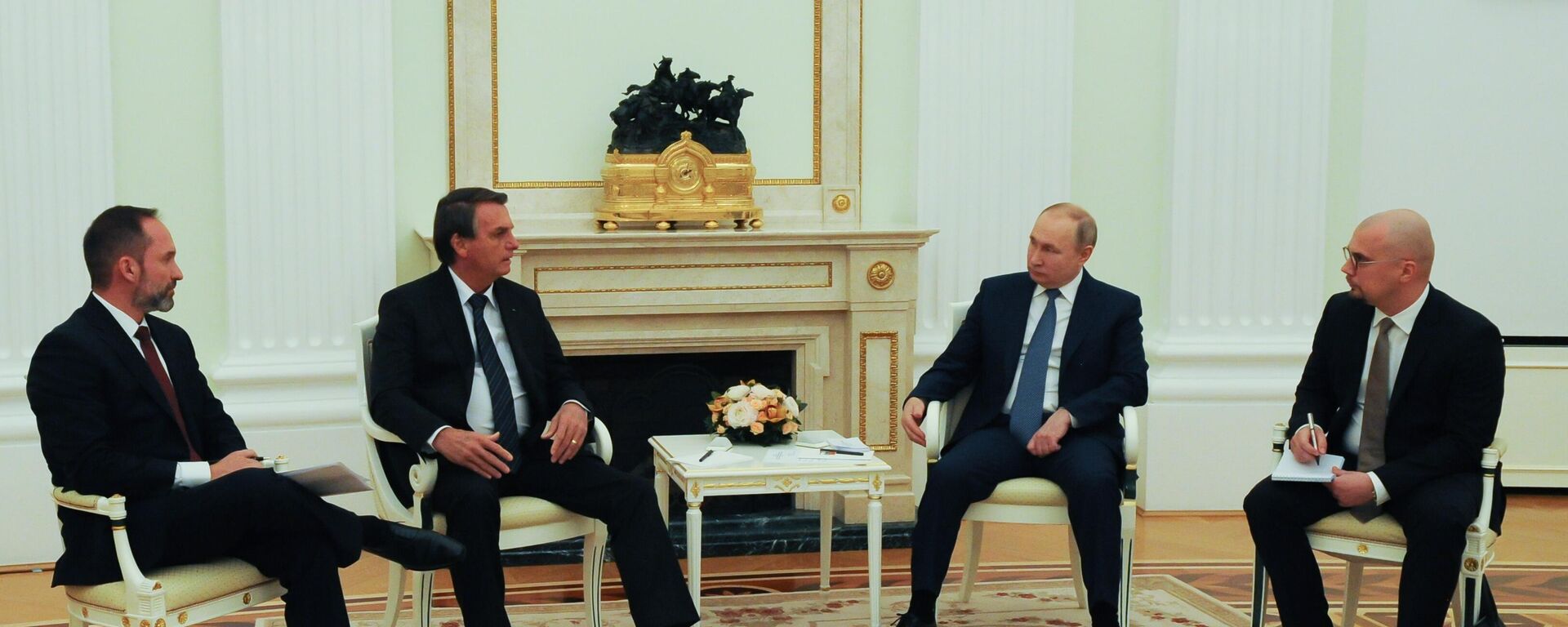 Presidente russo, Vladimir Putin, e o presidente do Brasil, Jair Bolsonaro, durante reunião no Kremlin, Moscou, 16 de fevereiro de 2022 - Sputnik Brasil, 1920, 16.02.2022