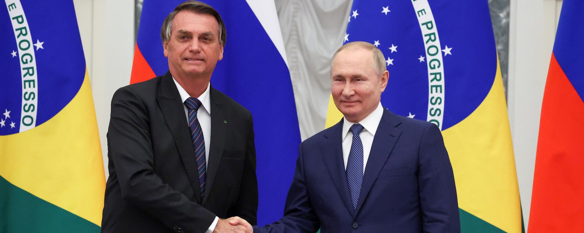 Jair Bolsonaro e Vladimir Putin, presidentes do Brasil e da Rússia, respectivamente, após encontro oficial no Kremlin, Moscou, Rússia, 16 de fevereiro de 2022 - Sputnik Brasil, 1920, 16.02.2022