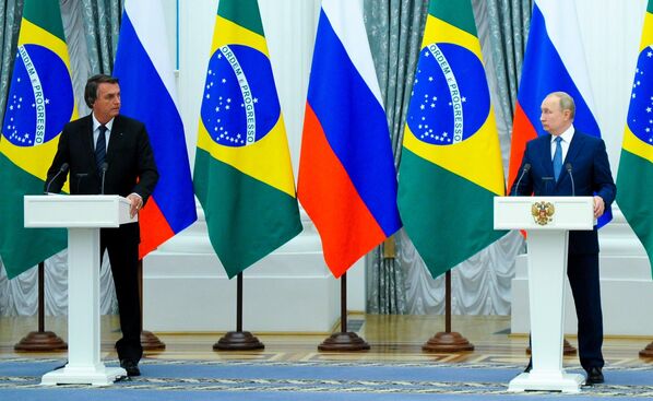 Jair Bolsonaro e Vladimir Putin durante coletiva de imprensa após encontro oficial no Kremlin, 16 de fevereiro de 2022 - Sputnik Brasil