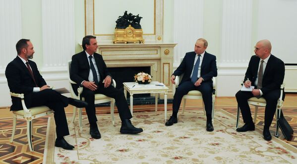 Os presidentes da Rússia, Vladimir Putin, e do Brasil, Jair Bolsonaro, durante o encontro oficial no Kremlin, 16 de fevereiro de 2022. - Sputnik Brasil