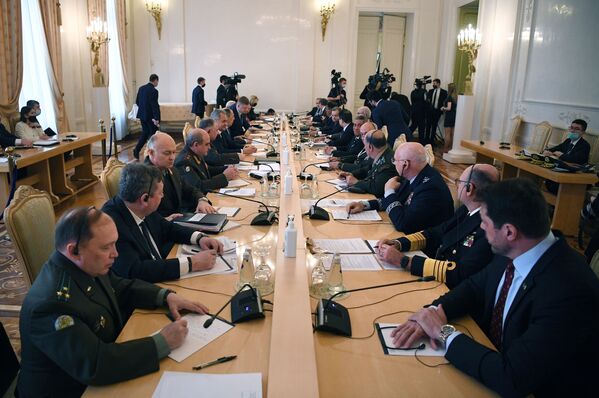 Reunião no formato &quot;2+2&quot; dos ministros da Defesa e das Relações Exteriores do Brasil e da Rússia em Moscou, 16 de fevereiro de 2022. - Sputnik Brasil